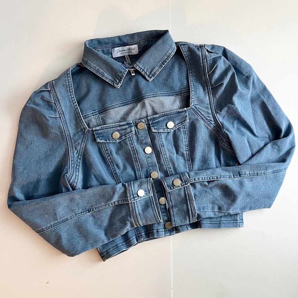 Cropped, collared, cut-out Jean button up!